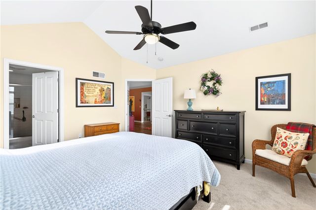 542 Fair Meadow Dr, Chartiers, PA 15301