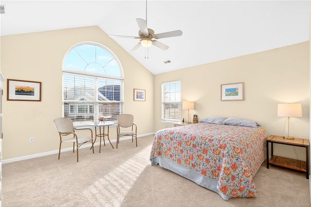 542 Fair Meadow Dr, Chartiers, PA 15301