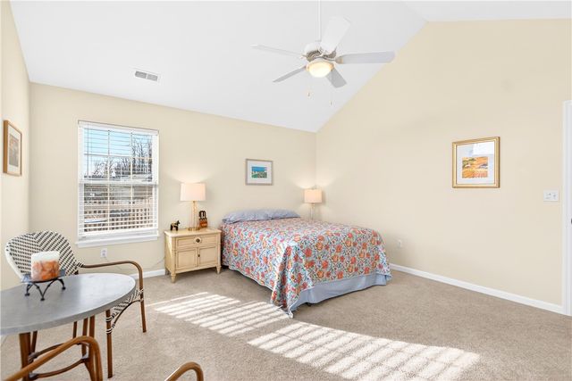 542 Fair Meadow Dr, Chartiers, PA 15301