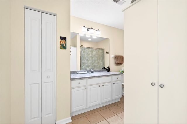 542 Fair Meadow Dr, Chartiers, PA 15301