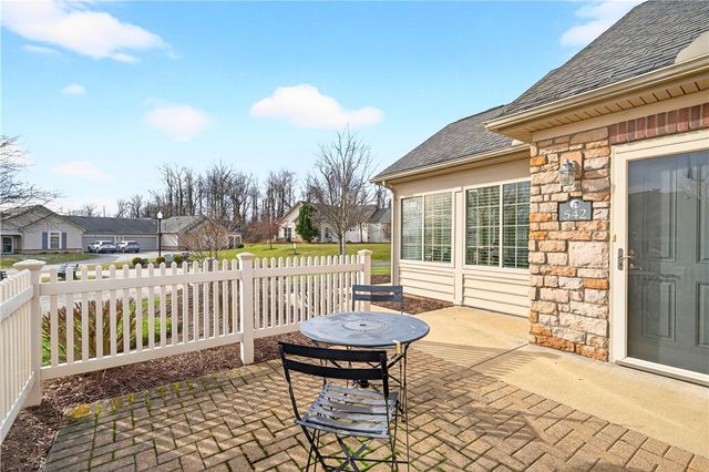 542 Fair Meadow Dr, Chartiers, PA 15301