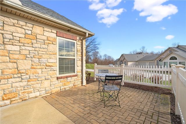 542 Fair Meadow Dr, Chartiers, PA 15301