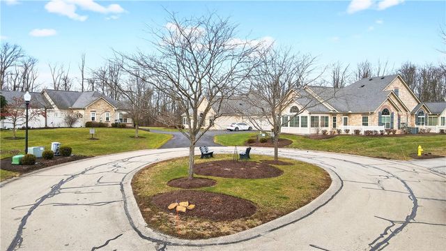 542 Fair Meadow Dr, Chartiers, PA 15301