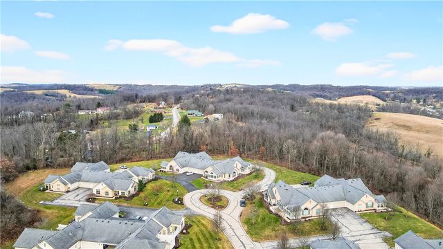 542 Fair Meadow Dr, Chartiers, PA 15301