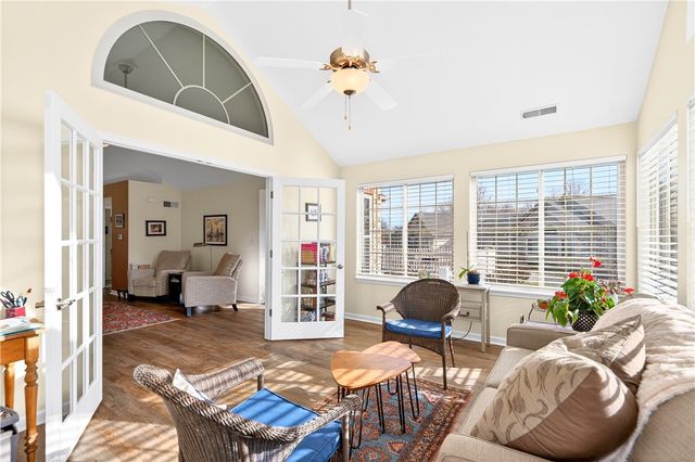 542 Fair Meadow Dr, Chartiers, PA 15301