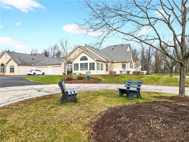 542 Fair Meadow Dr, Chartiers, PA 15301