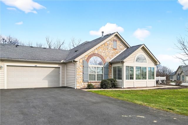 542 Fair Meadow Dr, Chartiers, PA 15301