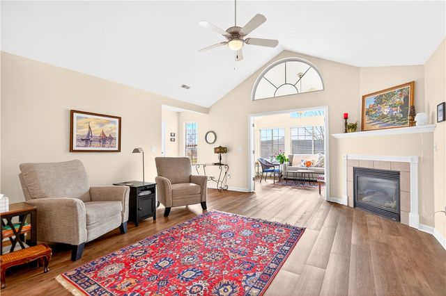 542 Fair Meadow Dr, Chartiers, PA 15301