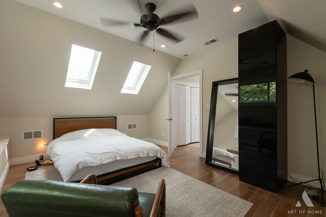 2821 N Springfield Avenue, Chicago, IL 60618