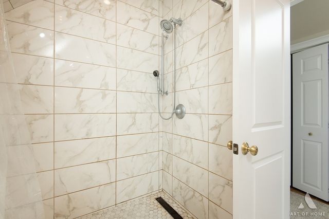 2821 N Springfield Avenue, Chicago, IL 60618