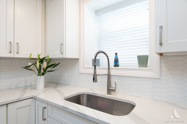 2821 N Springfield Avenue, Chicago, IL 60618