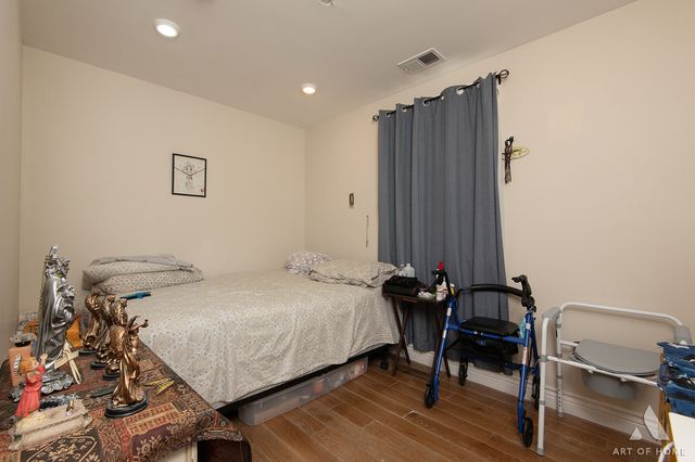 2821 N Springfield Avenue, Chicago, IL 60618