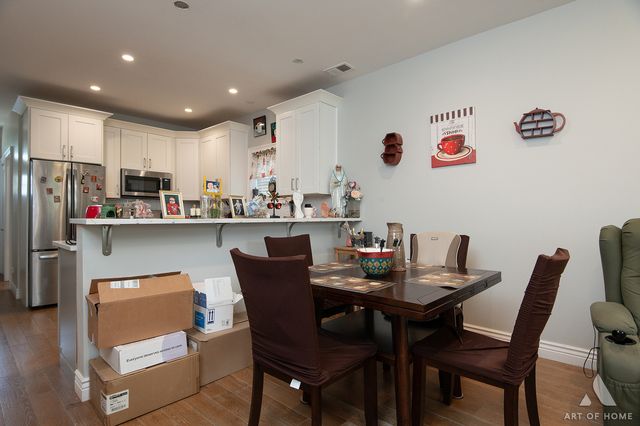 2821 N Springfield Avenue, Chicago, IL 60618