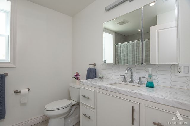 2821 N Springfield Avenue, Chicago, IL 60618