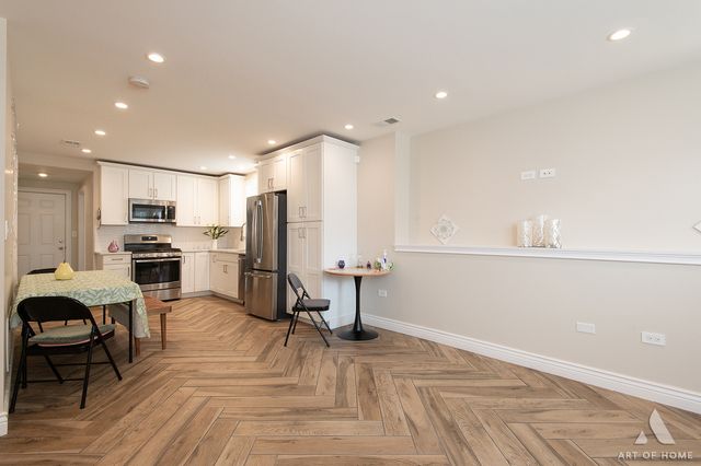 2821 N Springfield Avenue, Chicago, IL 60618