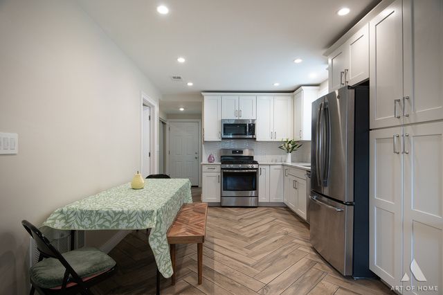 2821 N Springfield Avenue, Chicago, IL 60618