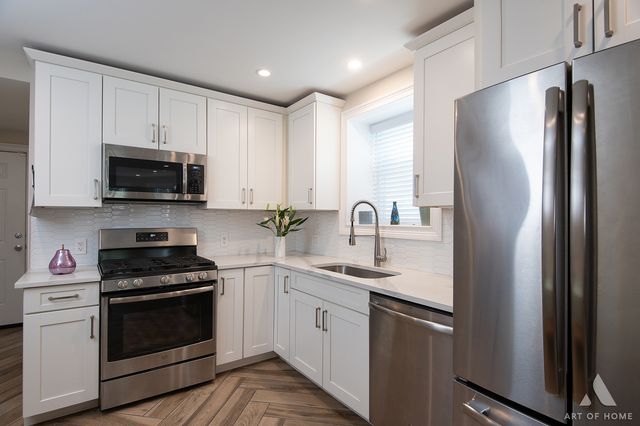2821 N Springfield Avenue, Chicago, IL 60618