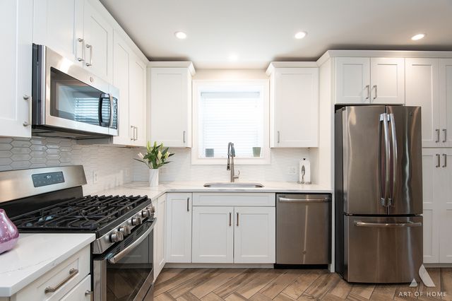 2821 N Springfield Avenue, Chicago, IL 60618