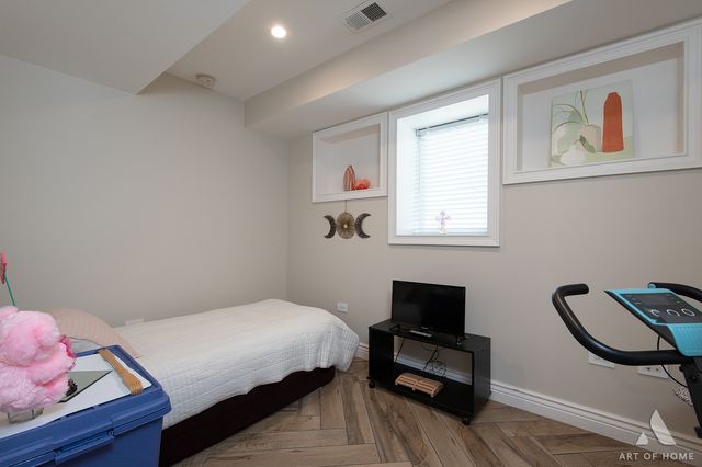2821 N Springfield Avenue, Chicago, IL 60618