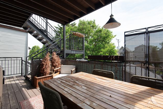 2821 N Springfield Avenue, Chicago, IL 60618