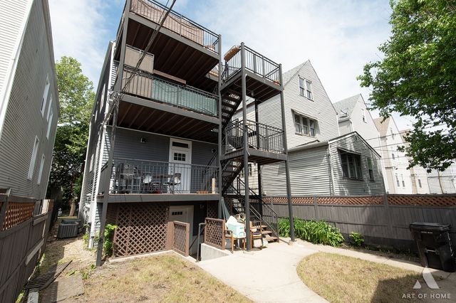 2821 N Springfield Avenue, Chicago, IL 60618
