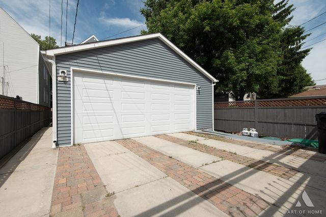 2821 N Springfield Avenue, Chicago, IL 60618