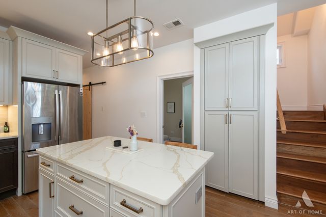 2821 N Springfield Avenue, Chicago, IL 60618
