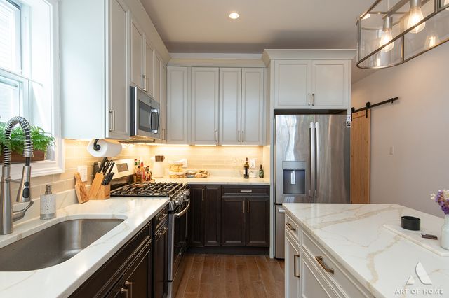 2821 N Springfield Avenue, Chicago, IL 60618