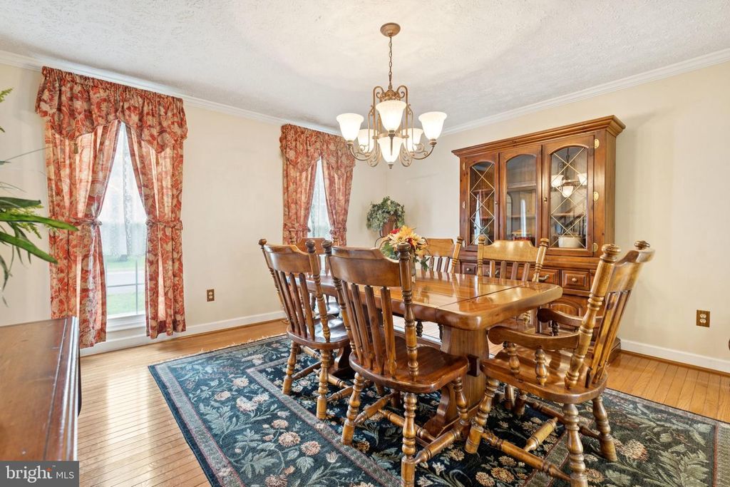 Image 5 of property listing at 817 PEPPARD DR, Bel Air, MD 21014