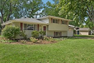 1529 Rita Avenue, St. Charles, IL 60174