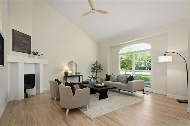5621 W 151st Terrace, Overland Park, KS 66223