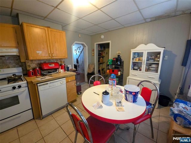 16 Crittenden Street, Newark, NJ 07104