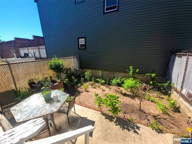 16 Crittenden Street, Newark, NJ 07104