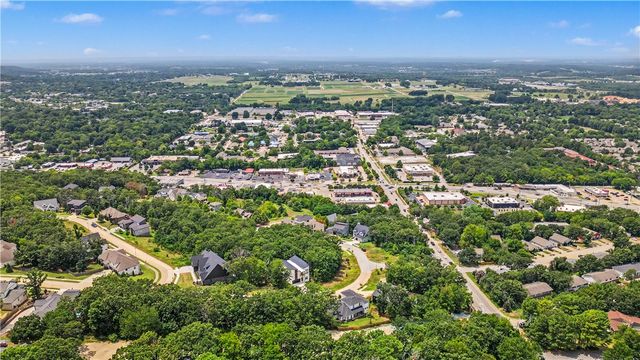 2336 Windswept Lane, Fayetteville, AR 72703