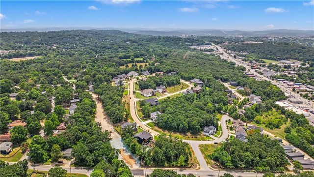 2336 Windswept Lane, Fayetteville, AR 72703