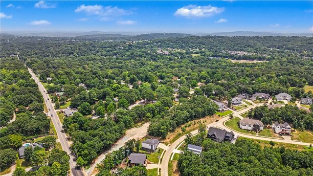 2336 Windswept Lane, Fayetteville, AR 72703