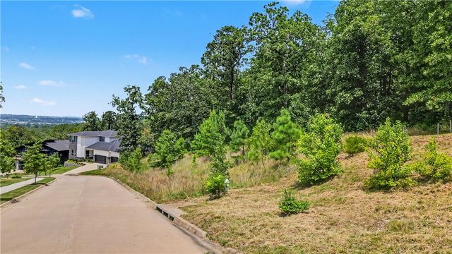 2336 Windswept Lane, Fayetteville, AR 72703