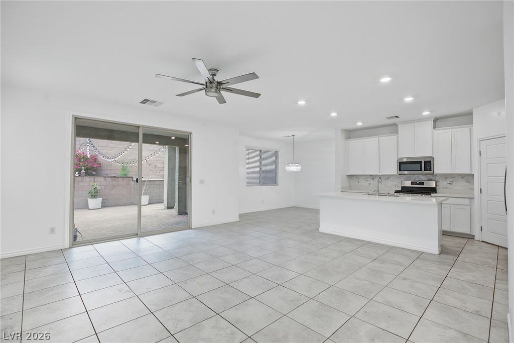 2728 Lindsey Springs Street, Las Vegas, NV 89142 — photo 4