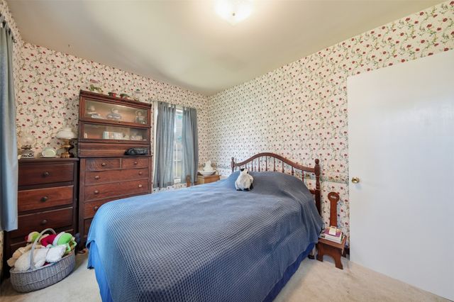 4290 NE 27th Street, Des Moines, IA 50317