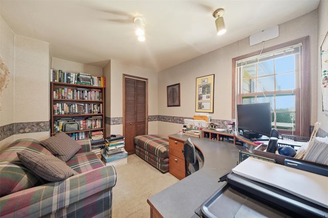 4290 NE 27th Street, Des Moines, IA 50317