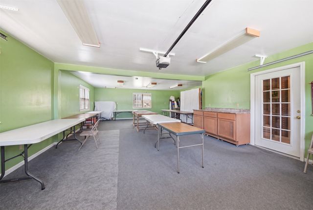 4290 NE 27th Street, Des Moines, IA 50317