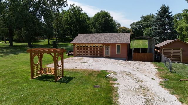 4290 NE 27th Street, Des Moines, IA 50317