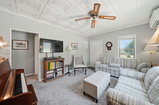 4290 NE 27th Street, Des Moines, IA 50317