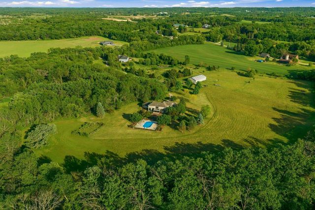 W350S1951 Waterville ROAD, Oconomowoc, WI 53066