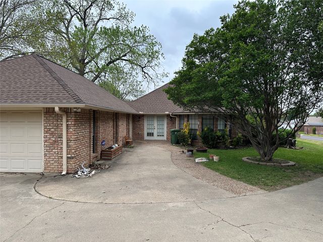 6501 Lake Side Circle, North Richland Hills, TX 76180