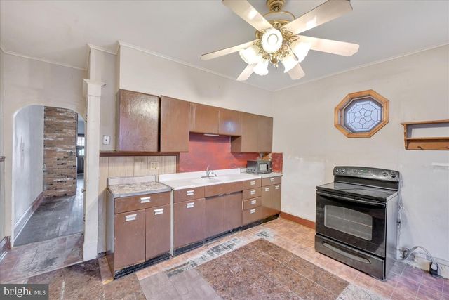 209 S SCHUYLKILL AVE, Shenandoah, PA 17976