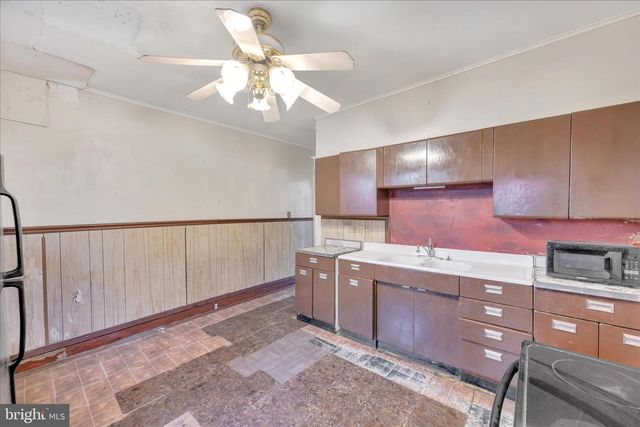 209 S SCHUYLKILL AVE, Shenandoah, PA 17976