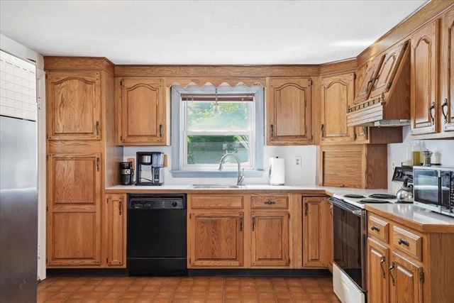 208 West Center St, West Bridgewater, MA 02379