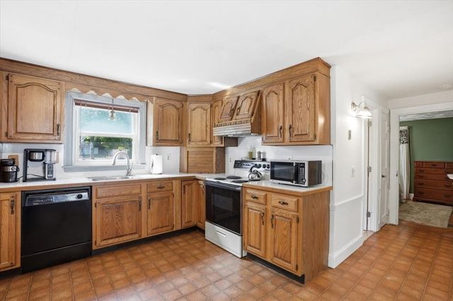 208 West Center St, West Bridgewater, MA 02379
