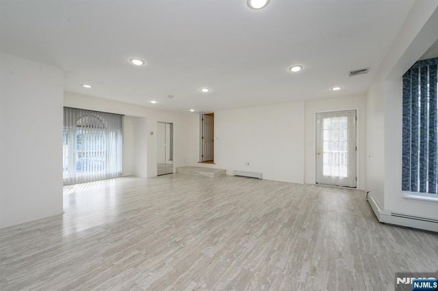 4 Elm Court, Little Falls, NJ 07424